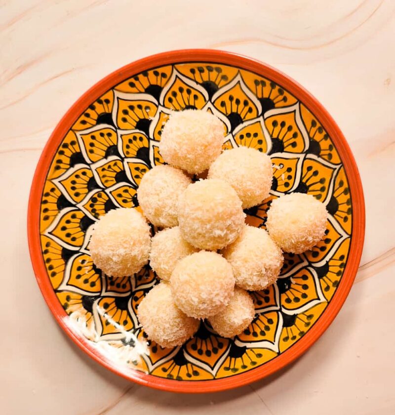 Instant Coconut Ladoos